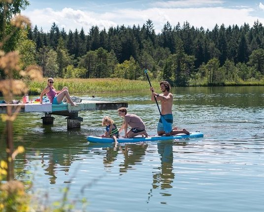 © Olympiaregion Seefeld, Sebastian Marko Kinder die im Wildsee in Seefeld schwimmen