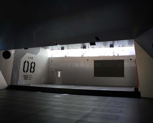 Die Tennishalle als ein "Spacelab" aufbereitet