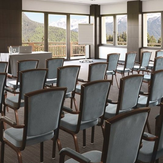 Meetings Einblick in den Tagungsraum "Leutasch" mit einigen Sitzmöglichkeiten