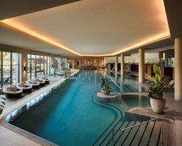 Indoor Pool im Interalpen-Hotel Tyrol