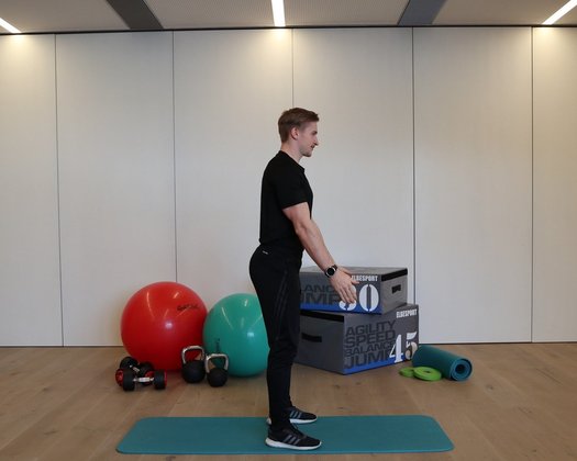 Ausgangsposition Strechübung im hauseigenen Gym