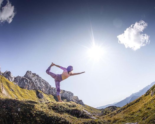 Yoga ©Region Seefeld Yoga in der Tiroler Bergen mit Bergblick