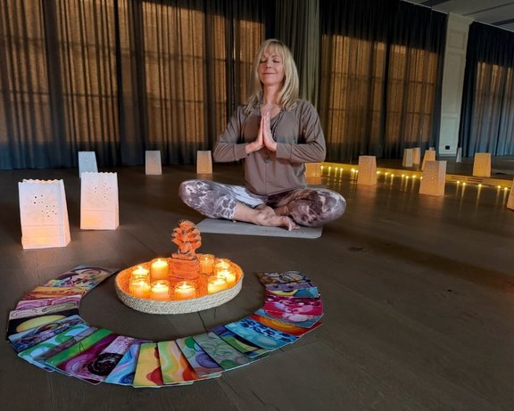 Join a relaxing yoga class Yoga instructor Chistriane Hosemann during a meditation session, surrounded by candles