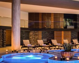 Indoor pool at the Interalpen Spa Indoor pool at the Interalpen Spa