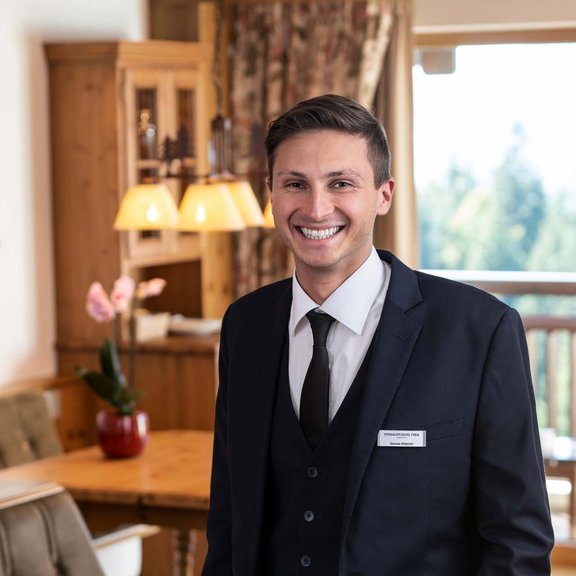 Gernot Percht, Service Operations Manager Portrait of Gernot Percht, Service Operations Manager at the Interalpen-Hotels
