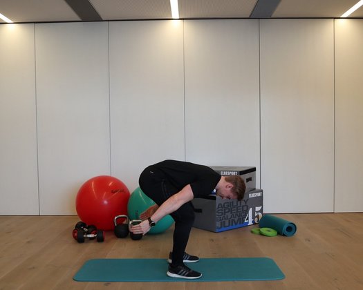 Auspendeln Strechübung im hauseigenen Gym