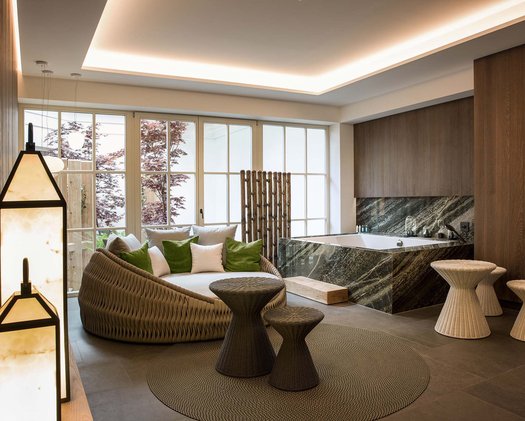Romantik im Interalpen-Private Spa Einblick in den hochwertig ausgestatteten Privat-Spa-Bereich in Österreich Einblick in den hochwertig ausgestatteten Privat-Spa Bereich in Österreich