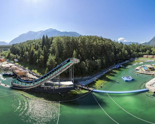 ©Area47 Aufnahme aus der Vogelperspektive des größten Outdoor-Freizeitparks "Area 47", nahe des Familienhotels in Tirol
