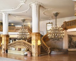 The hotel lobby of the Interalpen-Hotel Tyrol The hotel lobby of the Interalpen-Hotel Tyrol