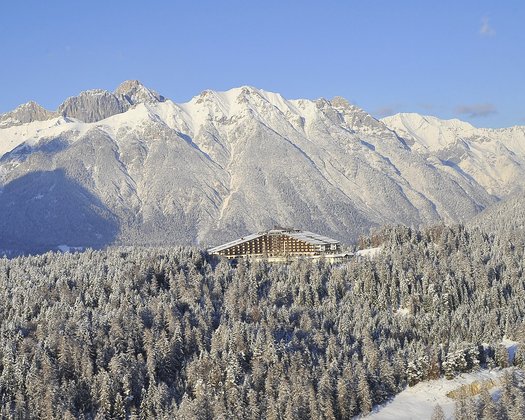 Interalpen-Hotel Tyrol Luftaufnahme des Interalpen-Hotel Tyrol und seiner Region