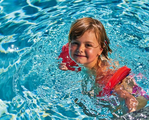Schwimmen im Interalpen-Pool Schwimmen im Interalpen-Pool