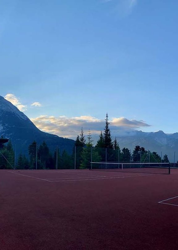 Photo of a tennis court at a Tennis Hotel Seefeld in the evening