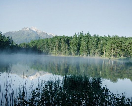 © Olympiaregion Seefeld, Heinz Zak_Möserer_See Möserer See im Frühling mit Nebel