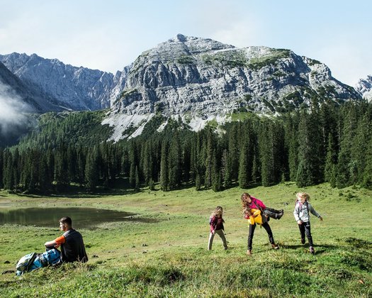 © Olympiaregion Seefeld Stephan Elsler_Wandern mit der Familie Wandern mit der Familie in den Tiroler Bergen