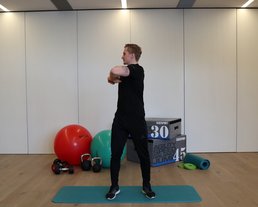 dynamische Bewegung zur anderen Seite Fitnessübung im hauseigenen Gym