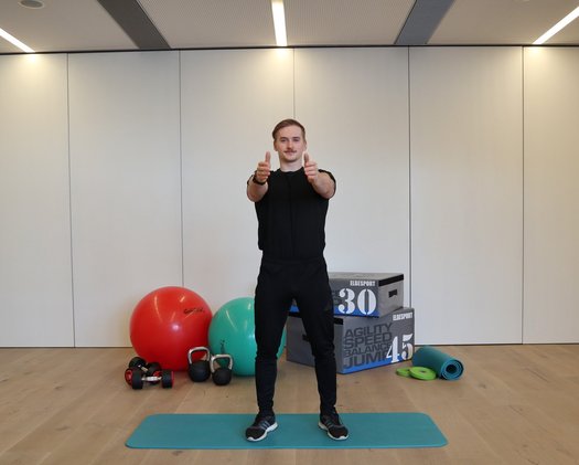 Ausgangsposition Fitnessübung im hauseigenen Gym