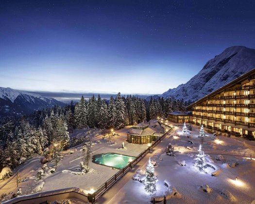Nachtansicht des Interalpen-Hotel Tyrol Außenansicht des beleuchteten Interalpen-Hotel Tyrol im Winter