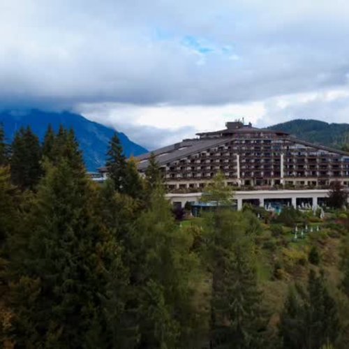 Der Herbst zeigt sich langsam in seiner Ruhe im Interalpen. 🍂

—

Autumn is slowly settling in with its tranquillity at...